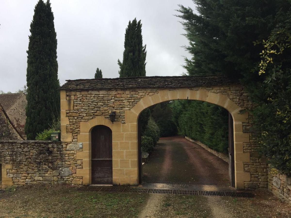 Gite Le Domaine Aubazen La Chapelle-Aubareil Exterior photo